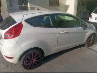 Gebraucht Ford Fiesta 82 PS (60 kW) 2011 Weiß Kleinwagen