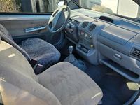 Second-hand Renault Twingo 58 CP (42 kW) 2004 Gri Hatchback