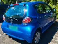 Gebraucht Toyota Aygo 68 PS (50 kW) 2011 Blau Kleinwagen
