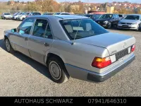 Gebraucht Mercedes 200 118 PS (86 kW) 1992 Silber Limousine