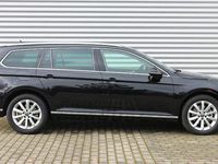 Gebraucht VW Passat Elegance 150 PS (110 kW) 2024 Deep black perleffekt Kombi