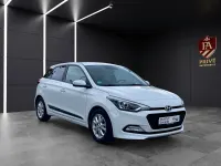 Gebraucht Hyundai i20 Passion 120 PS (88 kW) 2017 Weiß Limousine