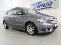 Gebraucht Mercedes 180 122 PS (89 kW) 2012 Mountaingrau  met. (metallic) Limousine