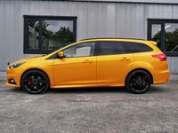 Używany Ford Focus Performance Edition 250 KM (183 kW) 2017 Żółty Kombi