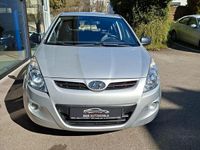 Gebraucht Hyundai i20 77 PS (56 kW) 2012 Silber Kleinwagen