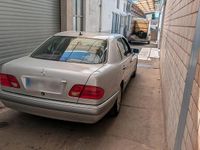 Second-hand Mercedes E320 220 CP (161 kW) 1996 Argintiu Berlinǎ