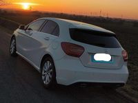 Gebraucht Mercedes A180 Style 122 PS (89 kW) 2015 Weiß Limousine