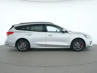 Gebraucht Ford Focus ST-Line 125 PS (91 kW) 2021 Polar silber Limousine