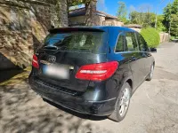 Gebraucht Mercedes B180 122 PS (89 kW) 2011 Schwarz Kleinwagen