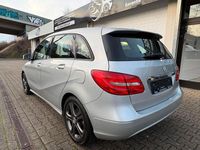 Gebraucht Mercedes B180 165 PS (121 kW) 2014 Silber Van / Kleinbus