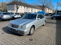 Gebraucht Mercedes E220 143 PS (105 kW) 2000 Silber Limousine