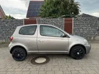 Gebraucht Toyota Yaris 65 PS (47 kW) 2005 Silber Limousine