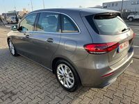 Gebraucht Mercedes B200 Progressive 163 PS (119 kW) 2020 Grau Van / Kleinbus