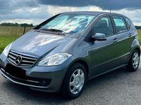 Gebraucht Mercedes A180 109 PS (80 kW) 2011 Grau Kleinwagen