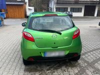 Gebraucht Mazda 2 75 PS (55 kW) 2011 Grün Kleinwagen