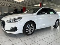 Gebraucht Hyundai i30 Passion 99 PS (72 kW) 2018 Weiß Limousine