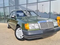 Używany Mercedes E200 109 KM (80 kW) 1986 Zielony Sedan/Limuzyna