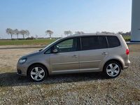 Second-hand VW Touran Highline 177 CP (130 kW) 2013 Auriu Monovolum