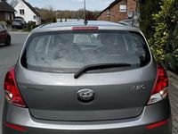 Gebraucht Hyundai i20 Style 101 PS (74 kW) 2012 Grau Kleinwagen