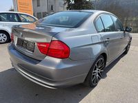 Gebraucht BMW 320 177 PS (130 kW) 2009 Grau Limousine