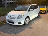 Gebraucht Toyota Verso 200 PS (147 kW) 2011 Weiß Van / Kleinbus