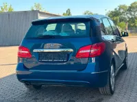 Gebraucht Mercedes B180 122 PS (89 kW) 2012 Blau Kleinwagen