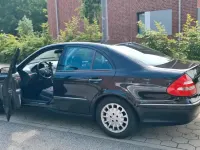 Gebraucht Mercedes E200 163 PS (119 kW) 2003 Schwarz Limousine
