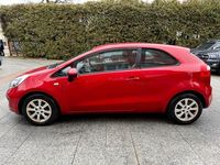Gebraucht Kia Rio Edition 7 109 PS (80 kW) 2013 Rot Kleinwagen