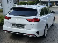 Używany Kia Ceed Vision 105 KM (77 kW) 2023 Biały Hatchback