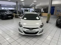 Gebraucht Hyundai i30 100 PS (73 kW) 2015 Weiß Limousine