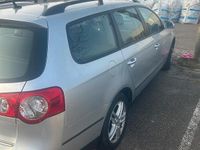 Second-hand VW Passat 140 CP (102 kW) 2011 Argintiu Hatchback