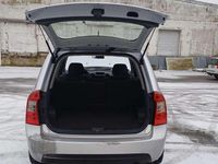 Gebraucht Kia Carens EX 132 PS (97 kW) 2009 Silber Van / Kleinbus