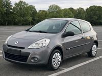 Gebraucht Renault Clio III Expression 75 PS (55 kW) 2009 Grau Kleinwagen