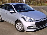 Gebraucht Hyundai i20 GO! 75 PS (55 kW) 2016 Silber Limousine