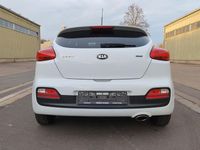 Gebraucht Kia Ceed 90 PS (66 kW) 2015 Weiß Kleinwagen