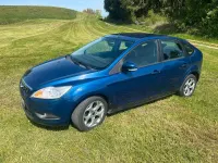 Usata Ford Focus 102 CV (75 kW) 2010 Blu Berlina