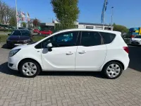 Gebraucht Opel Meriva Edition 101 PS (74 kW) 2016 Weiß Van / Kleinbus