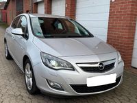 Gebraucht Opel Astra 116 PS (85 kW) 2011 Silber Limousine