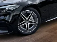 Gebraucht Mercedes C300 AMG 265 PS (194 kW) 2025 Schwarz Limousine
