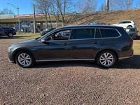 Gebraucht VW Passat R-line 200 PS (147 kW) 2022 Mangangrau metallic Kombi