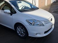 Gebraucht Toyota Auris 99 PS (72 kW) 2012 Weiß Kleinwagen