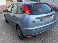 Gebraucht Ford Focus 116 PS (85 kW) 2004 Blau Kleinwagen