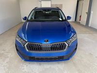 Neu Skoda Octavia Essence 150 PS (110 kW) 2025 [8x8x] race blue metallic Kombi