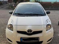 Gebraucht Toyota Yaris 69 PS (50 kW) 2010 Weiß Kleinwagen