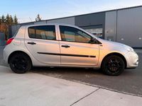 Gebraucht Renault Clio III 75 PS (55 kW) 2012 Silber Kleinwagen
