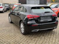 Gebraucht Mercedes A180 136 PS (100 kW) 2019 Nachtschwarz  unilack Kleinwagen