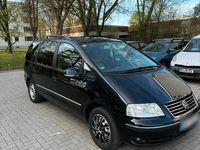 Second-hand VW Sharan 140 CP (102 kW) 2005 Negru Monovolum