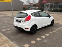 Gebraucht Ford Fiesta Trend 95 PS (69 kW) 2011 Weiß Kleinwagen