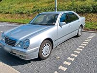 Second-hand Mercedes E220 143 CP (105 kW) 2001 Argintiu Berlinǎ