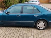 Usata Mercedes E240 170 CV (125 kW) 2000 Verde Berlina